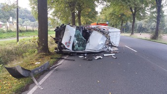 Polizeiinspektion Hameln-Pyrmont/Holzminden: POL-HOL: Bundesstraße 64 - Wickensen: 27jähriger Auslieferungsfahrer verletzt - Von Fahrbahn abgekommen und gegen Bäume geprallt -