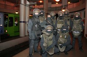 Polizeidirektion Hannover: POL-H: Geiselnahmeübung erfolgreich beendet
	Hannover