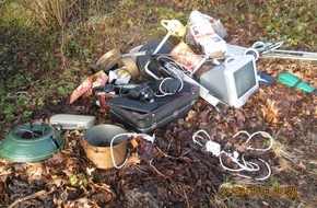 Polizeidirektion Bad Segeberg: POL-SE: Bilsen: Müll illegal entsorgt - Wer erkennt den Müll auf dem Foto?