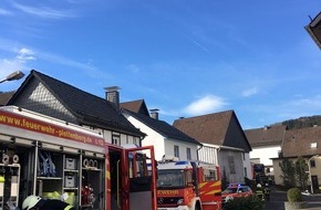 Feuerwehr Plettenberg: FW-PL: OT-Landemert. Feuerwehr rückt zu Schornsteinbrand aus.