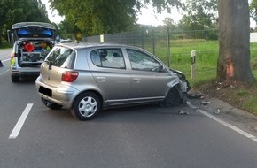 Polizei Minden-Lübbecke: POL-MI: PKW wird von Baum gestoppt