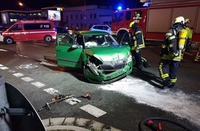 Feuerwehr Oberhausen: FW-OB: Schwerer Verkehrsunfall auf der Mülheimer Straße