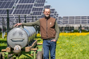Energiewende bei Nestl&eacute; in Biessenhofen: mit neu er&ouml;ffneter Agri-Photovoltaic-Anlage auf der Kuhweide und W&auml;rmepumpen in die Zukunft