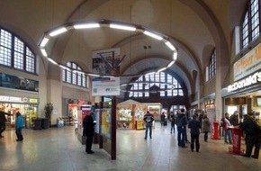 Bundespolizeiinspektion Kassel: BPOL-KS: Betrunkener belästigt Reisende im Bahnhof Gießen