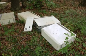 Polizeipr&auml;sidium Ulm: POL-UL: (UL) Eggingen - M&uuml;ll im Wald entsorgt / Bereits letzte Woche hinterlie&szlig;en Unbekannte ihren Unrat in einem Waldst&uuml;ck bei Eggingen.