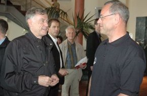 DLRG - Deutsche Lebens-Rettungs-Gesellschaft: Bundespräsident Horst Köhler überrascht Rescue2008-Team 
im Organisationsbüro