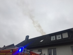 FW Lügde: Feuer 2 / Schornsteinbrand