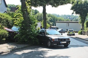 Polizei Mettmann: POL-ME: Erst gegen geparkten BMW, dann in die Hecke und dann geflüchtet - Heiligenhaus - 1806039