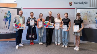 Fotos anbei: Rheinland-Pfalz: Schülerin aus Kirn gewinnt landesweiten Plakatwettbewerb gegen das Komatrinken