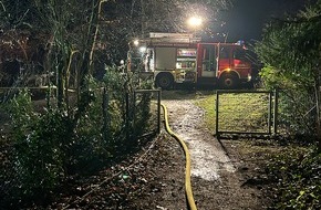 Feuerwehr Rösrath: FW Rösrath: Brand in Kleingartensiedlung