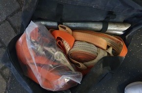Polizeiinspektion Stade: POL-STD: Buxtehuder Polizei sucht Unfallzeugen, Ermittler suchen rechtmäßige Eigentümer für mutmaßliches Diebesgut, Einbrecher in Buxtehuder Firmen