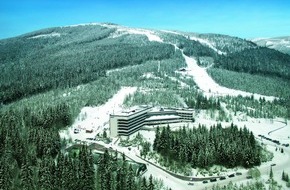 alltours flugreisen gmbh: Geheimtipps für den Winterurlaub: Mit alltours nach Tschechien und in die Deutschen Mittelgebirge / Schneeurlaub macht die ganze Familie in diesem Jahr "abseits vom Trubel (FOTO)