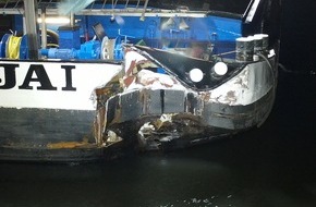 Feuerwehr Dortmund: FW-DO: Frachtschiff nach Kollision mit Spundwand besch&auml;digt
