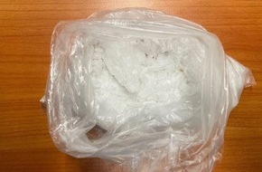 Zollfahndungsamt Dresden: ZOLL-DD: Zollfahndungsamt Dresden erfolgreich bei der Bekämpfung des illegalen Crystal-Handels / 1,3 Kilogramm Crystal Meth, 26.000 Euro Bargeld und 2 PKW sichergestellt; 7 Festnahmen