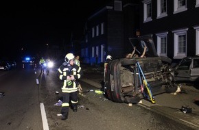 Polizei Rheinisch-Bergischer Kreis: POL-RBK: Wermelskirchen - Nächtlicher Unfall mit zwei Verletzten und hohem Sachschaden