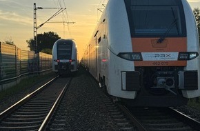 Feuerwehr D&uuml;ren: FW D&uuml;ren: Zug bleibt auf freier Strecke liegen - Feuerwehr betreut rund 200 Fahrg&auml;ste zwischen D&uuml;ren und Langerwehe