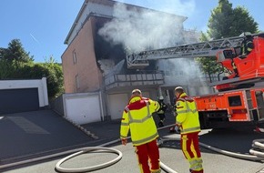 Feuerwehr Remscheid: FW-RS: Brand auf Balkon in der Roonstraße - Feuerwehr verhindert Ausbreitung