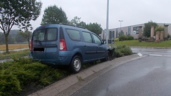 Polizeidirektion Landau: POL-PDLD: Auf Verkehrsinsel gelandet