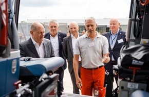 DRF Luftrettung: 50. Einsatzjubiläum der DRF Luftrettung / Bundeskanzler Olaf Scholz besucht Christoph 27 und Christoph Nürnberg