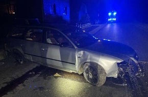 Polizeiinspektion Nienburg / Schaumburg: POL-NI: Fahrzeug prallt gegen Mauer