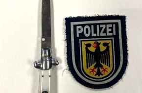Bundespolizeidirektion Sankt Augustin: BPOL NRW: "Ich bin mir nicht sicher" - Bundespolizisten finden Messer auf