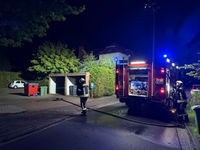 FW-AUR: Menschenrettung bei nächtlichem Kellerbrand in Mehrfamilienhaus