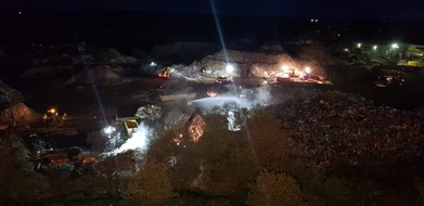 Kreisfeuerwehrverband Rendsburg-Eckernförde: FW-RD: Aktualisierung zu "Brand auf Recyclinghof in Grevenkrug" (Rendsburg-Eckernförde)