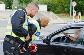 Bundespolizeidirektion München: Bundespolizeidirektion München: Ein Auto voller Haftbefehle