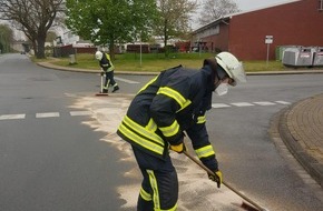 Feuerwehr Schermbeck: FW-Schermbeck: Ölspur auf der Straße Im Heetwinkel