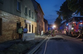 Freiwillige Feuerwehr Menden: FW Menden: Brennende Küche in einem Imbiss