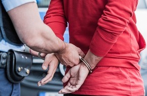 Bundespolizeidirektion München: Bundespolizeidirektion München: Bundespolizei Rosenheim verhaftet zwei Männer - einer zahlt seine fällige Strafe, der andere muss ins Gefängnis