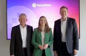 DocuWare GmbH: Bayerische Staatsministerin für Digitales Judith Gerlach zu Besuch bei DocuWare