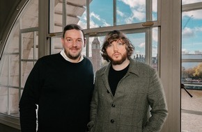 FABS Foundation: YouTube goes Charity / Channel Aid - live in Concert by JBL präsentiert: Britischer Sänger James Arthur gemeinsam mit dem Lufthansa Orchester am 12. Januar 2024 in der Elbphilharmonie Hamburg