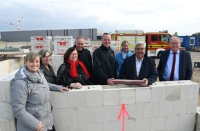 Feuerwehr Bremerhaven: FW Bremerhaven: Grundsteinlegung am Gerätehaus der Freiwilligen Feuerwehr Wulsdorf
