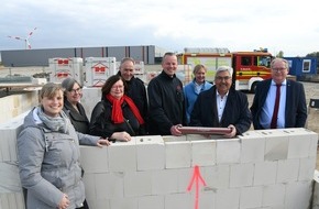 Feuerwehr Bremerhaven: FW Bremerhaven: Grundsteinlegung am Gerätehaus der Freiwilligen Feuerwehr Wulsdorf