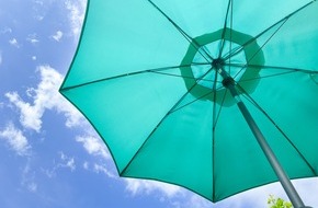 T&Uuml;V S&Uuml;D: T&Uuml;V S&Uuml;D erkl&auml;rt, worauf bei Sonnenschirmen zu achten ist