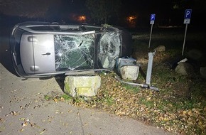 Polizeidirektion Landau: POL-PDLD: Germersheim - Fahrzeug überschlägt sich, Fahrzeuginsassen flüchten