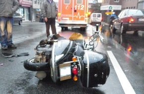 Polizei Düren: POL-DN: Mopedfahrerin stürzte im Regen