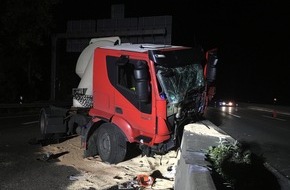 Feuerwehr Haan: FW-HAAN: Verkehrsunfall mit Gefahrgut-Lkw auf der A46
