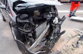 Polizei Minden-Lübbecke: POL-MI: Vier Leichtverletzte nach Unfall auf der Weserstraße