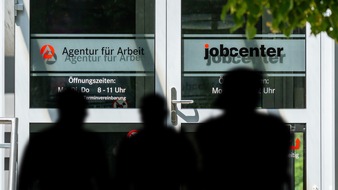 ARD Das Erste: +++ Achtung Sperrfrist (Print, Radio und Online): 18.00 Uhr +++ARD-DeutschlandTREND: Mehrheit der Deutschen hält härtere Bürgergeld-Sanktionen für richtig