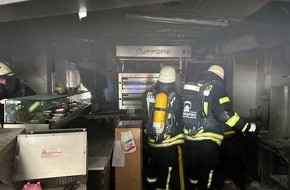Feuerwehr Voerde: FW Voerde: Brand in einem Schnellrestaurant in Friedrichsfeld