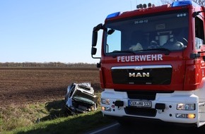 Freiwillige Feuerwehr Gemeinde Schiffdorf: FFW Schiffdorf: Auto gerät in Seitengraben - Geestensether Straße zeitweise voll gesperrt