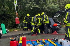 Feuerwehr Schwelm: FW-EN: Verkehrsunfall Hattinger Str. - Eingeklemmte Person