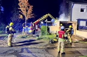 Feuerwehr Ratingen: FW Ratingen: Feuerwehr Ratingen löscht Garagenbrand in der Wiechertstraße