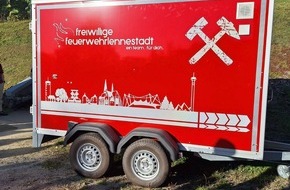 Feuerwehr Lennestadt: FW-OE: Feuerwehr Lennestadt übernimmt neuen Anhänger "Grubenrettung"