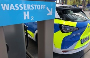 Polizeidirektion Osnabrück: POL-OS: Neue Antriebsart im Test: Osnabrücker Polizei mit Wasserstoff auf Streife