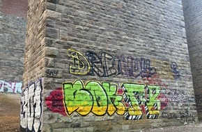 Polizei Rheinisch-Bergischer Kreis: POL-RBK: Burscheid - Diensthund hilft bei Festnahme von Graffiti-Sprayern