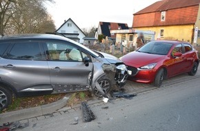 Kreispolizeibehörde Herford: POL-HF: Kollision mit Gegenverkehr- Verursacher ins Krankenhaus