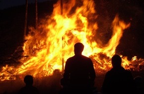 Freiwillige Feuerwehr Olsberg: FF Olsberg: Baum und Strauchschnittsammlung für Osterfeuer